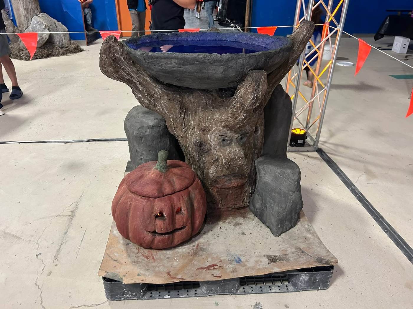 Decorative concrete sculpture