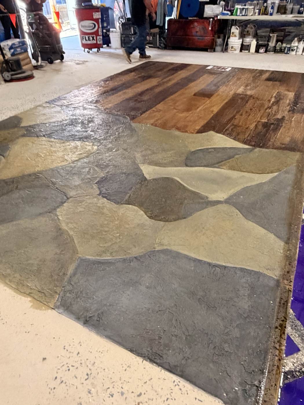 Stone-look decorative concrete
