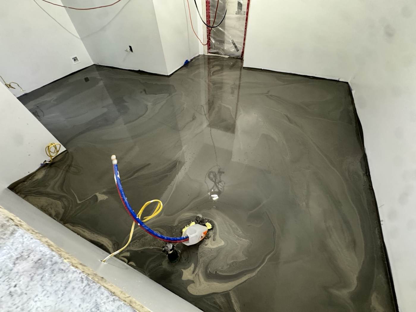 Gray metallic epoxy floor with flowing movement
